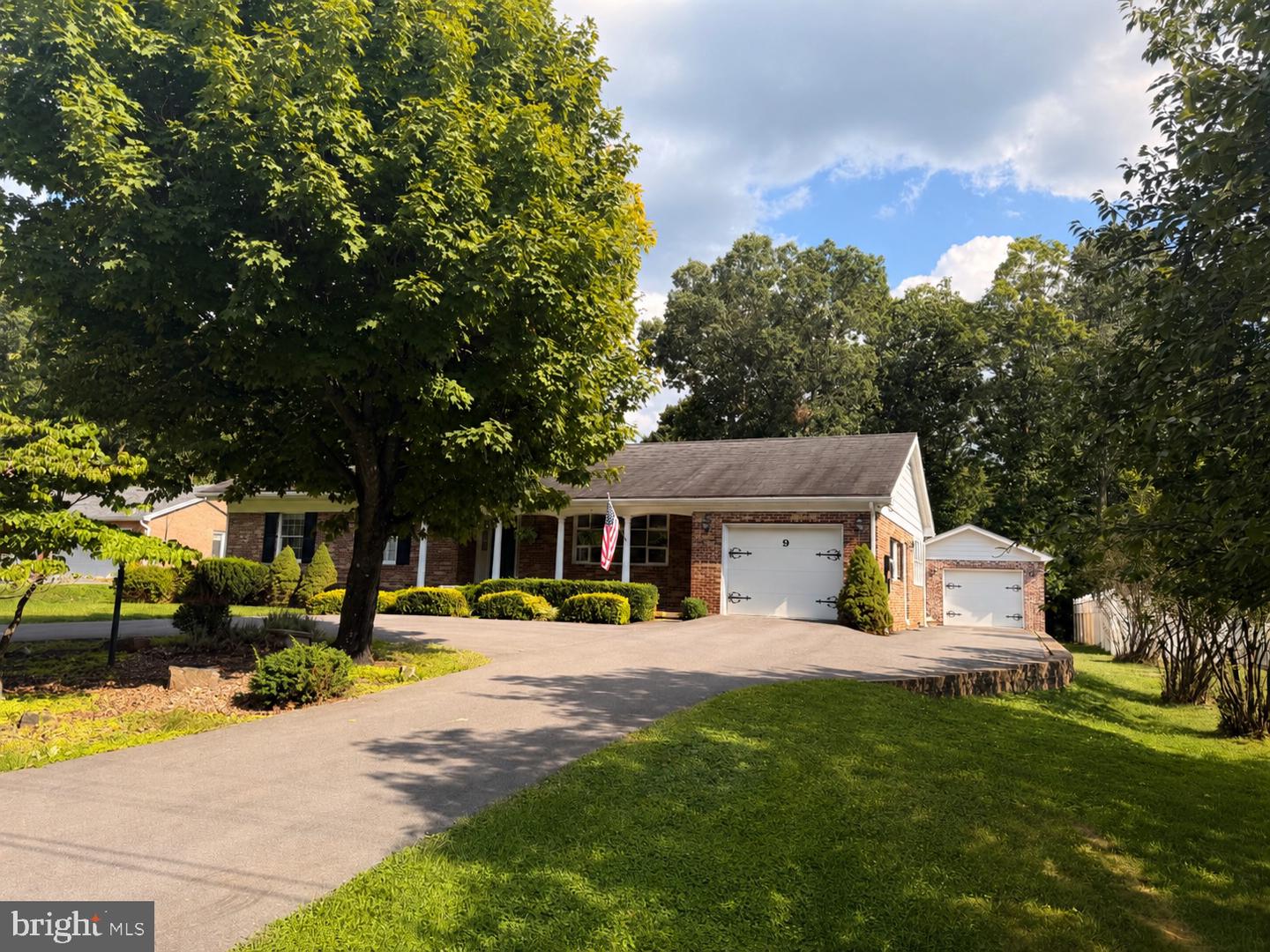 9 Forest Dr Property Photo 2