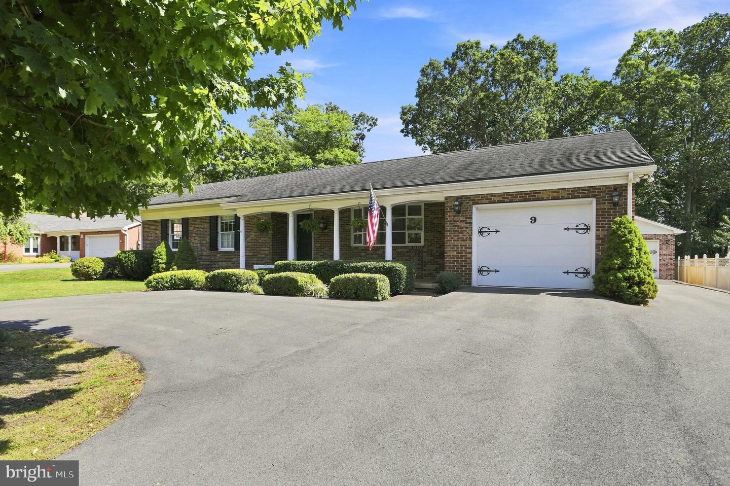 9 Forest Dr Property Photo 5