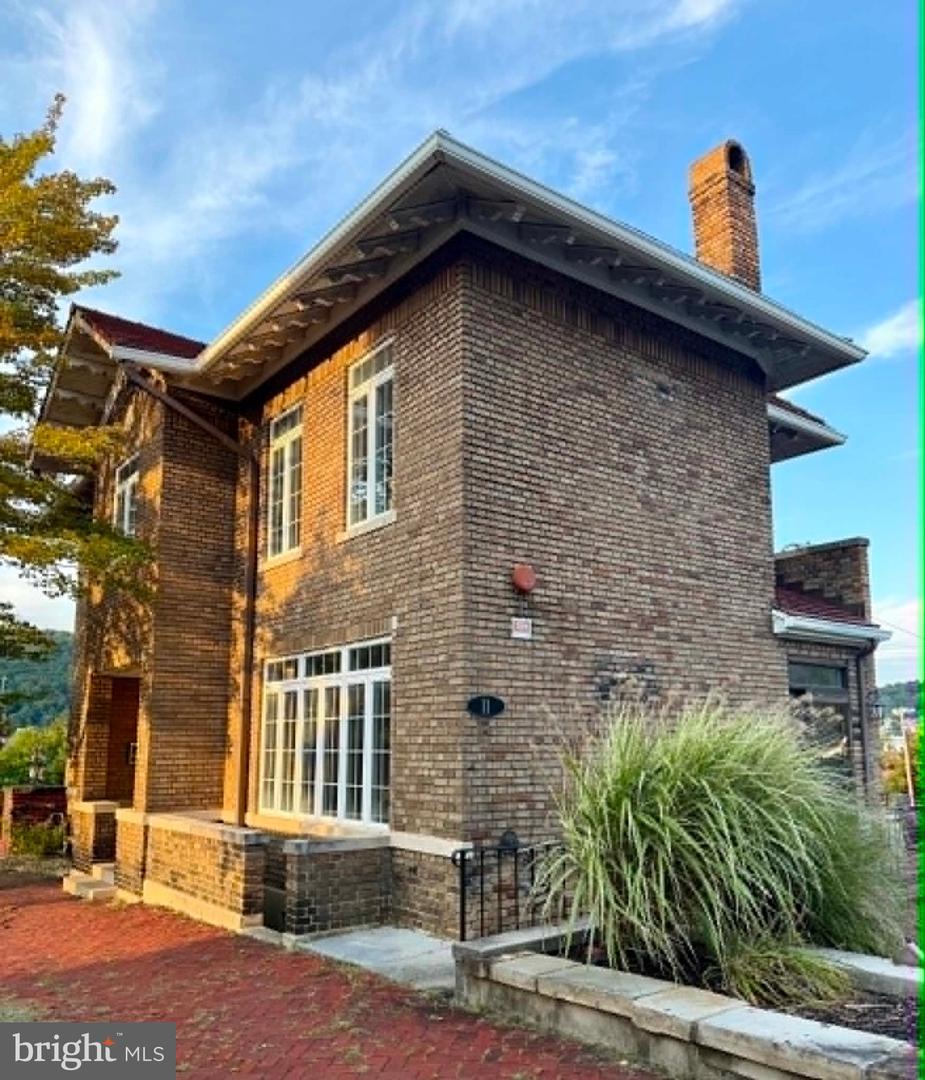 11 Prospect Sq Property Photo 2