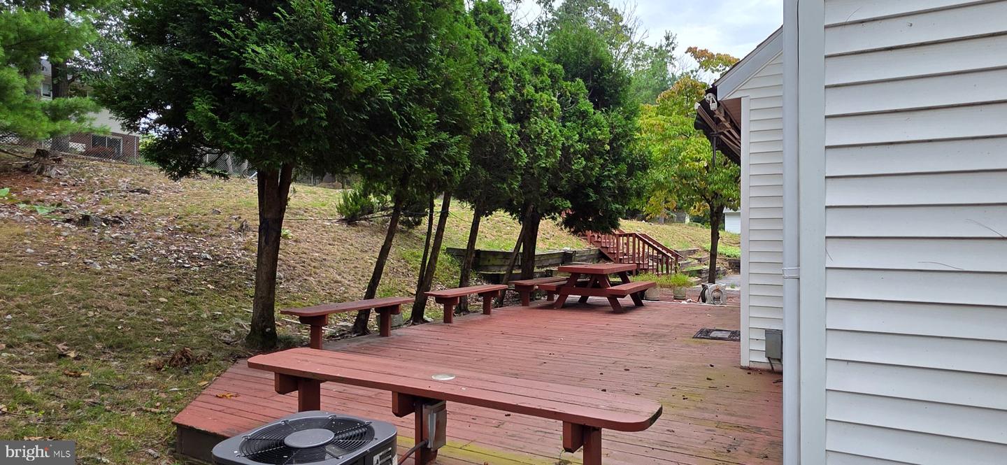 909 Growden Ter Property Photo 3