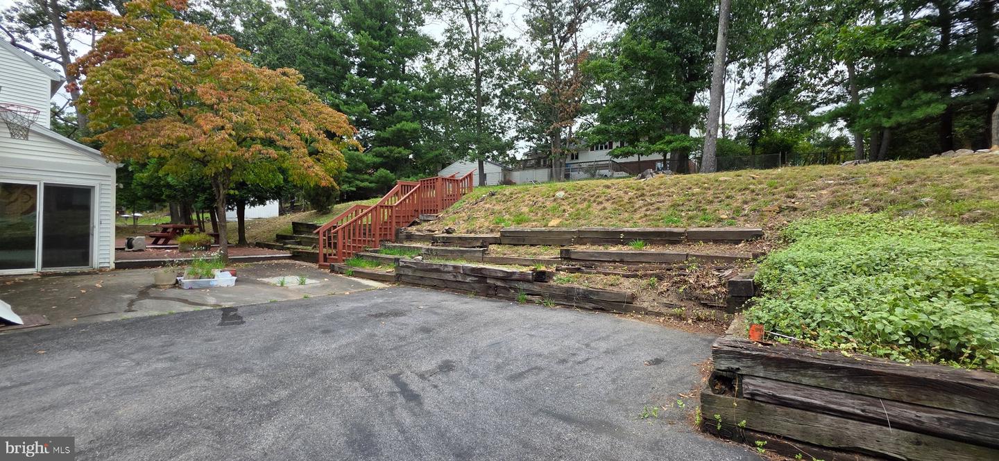 909 Growden Ter Property Photo 4