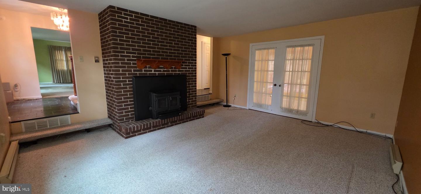 909 Growden Ter Property Photo 7