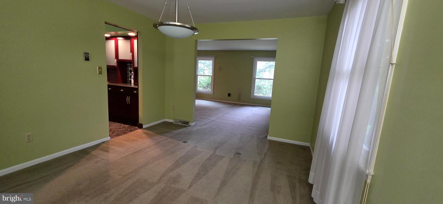 909 Growden Ter Property Photo 10