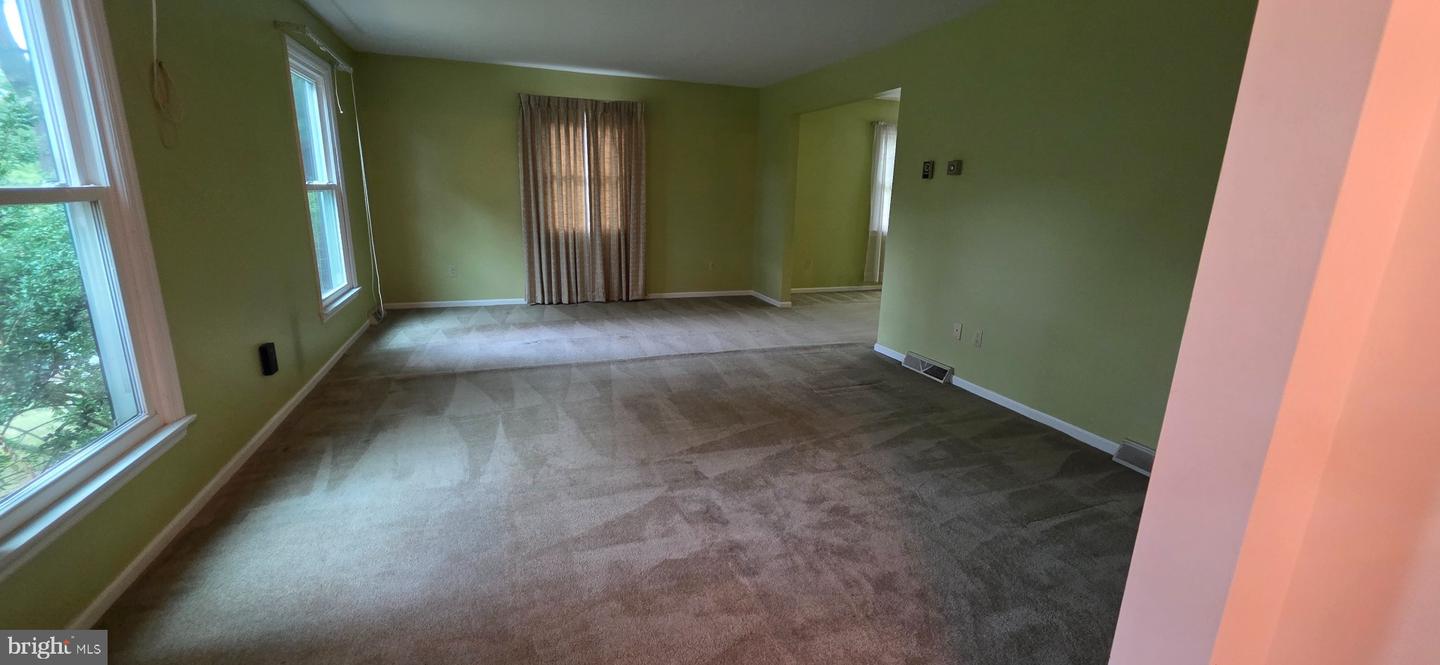 909 Growden Ter Property Photo 11