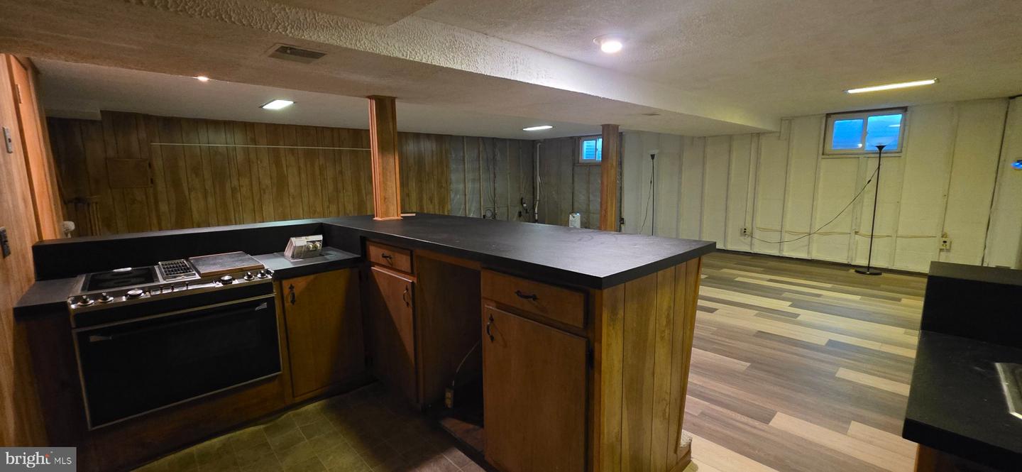 909 Growden Ter Property Photo 18