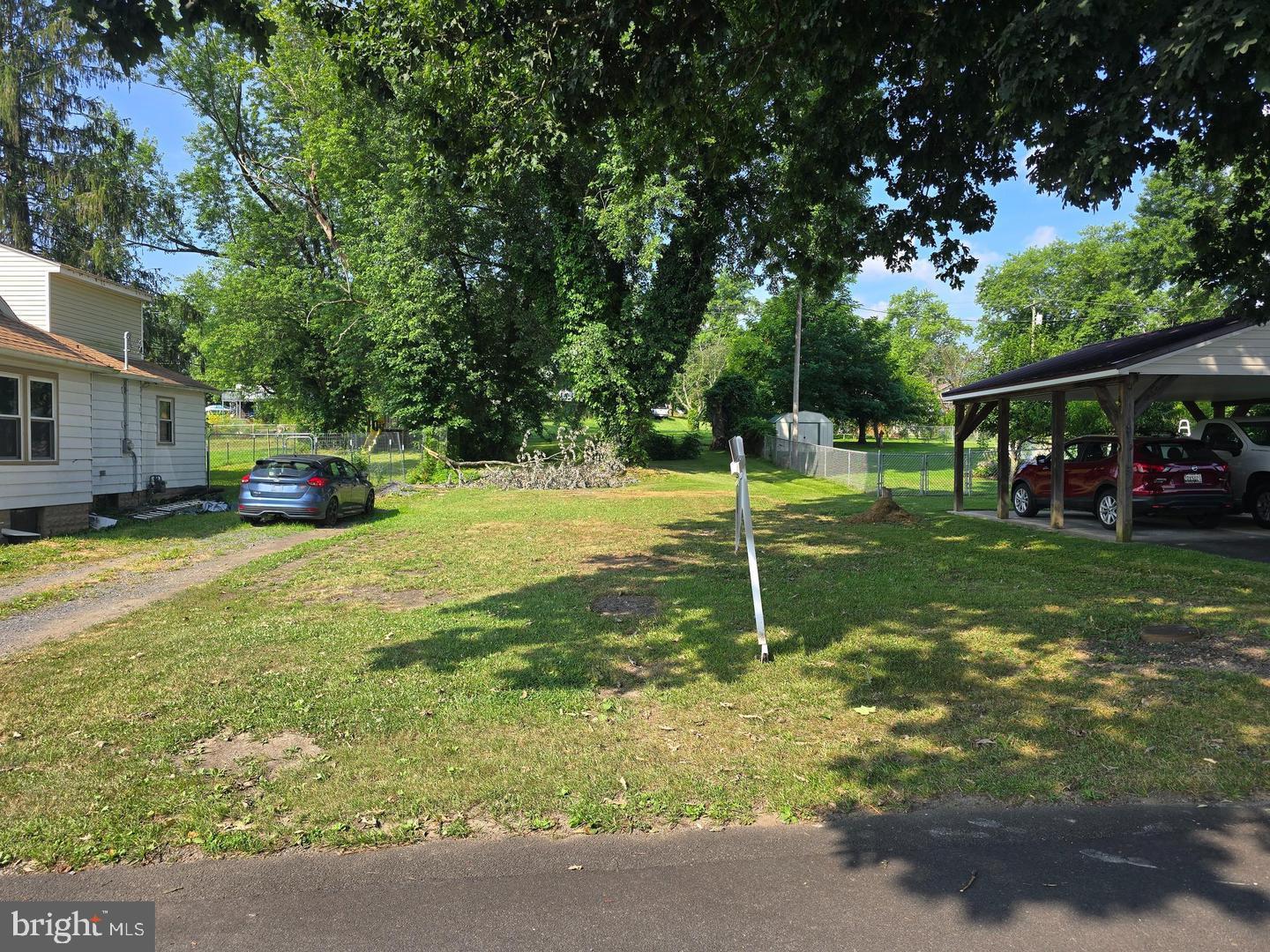 12706 Darrows Ave Property Photo 4