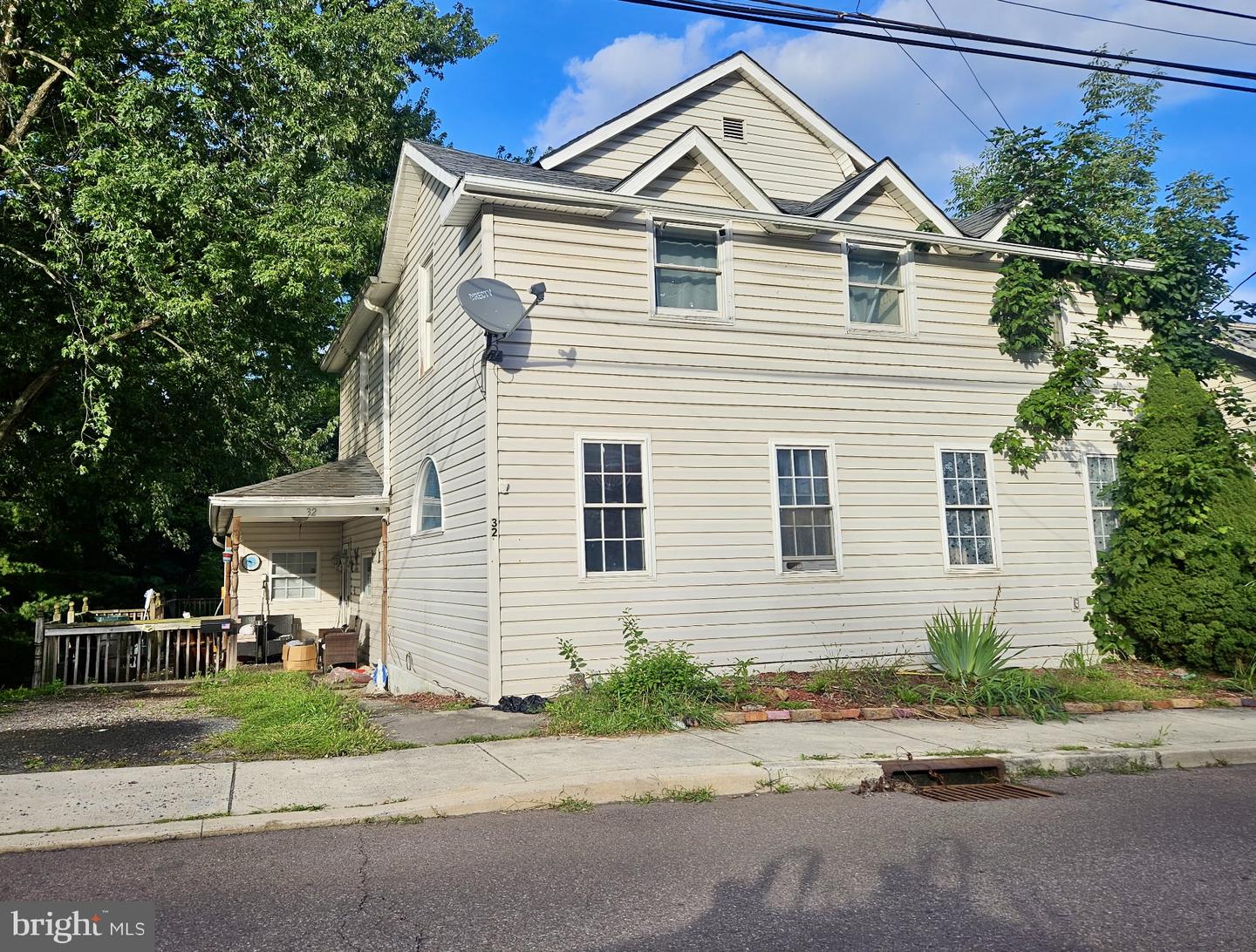32 Douglas Ave Property Photo 1