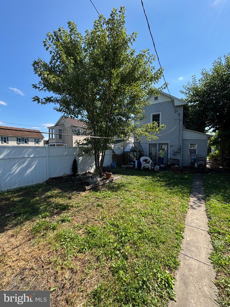 202 E Elder St Property Photo 50