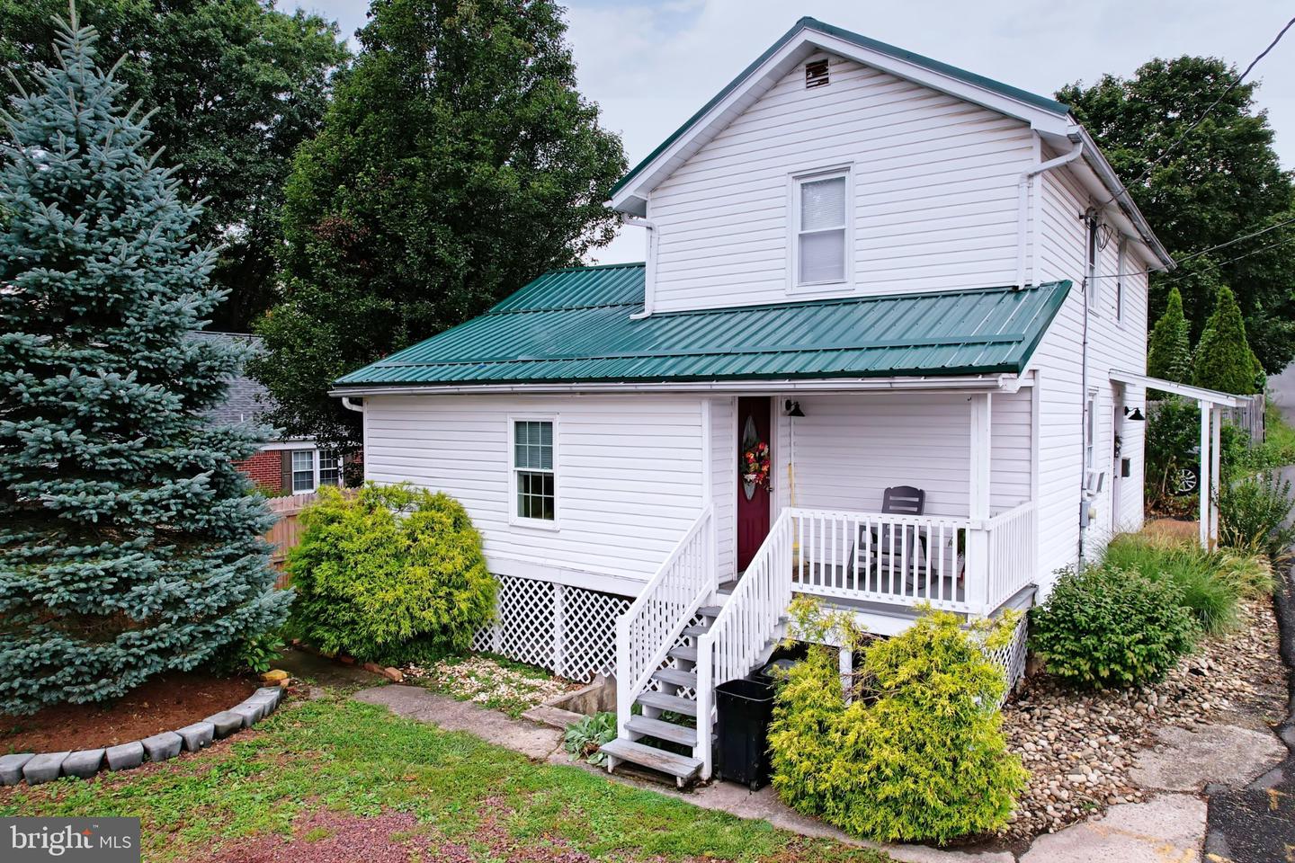18 Park St Property Photo 2