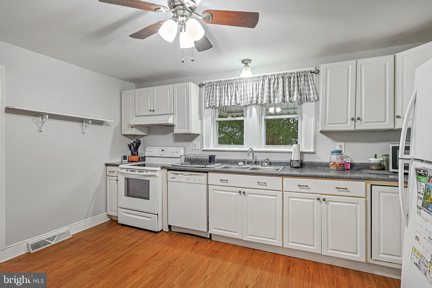 18 Park St Property Photo 8