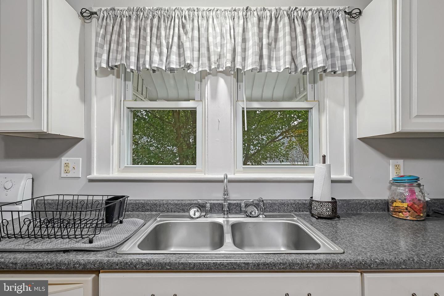 18 Park St Property Photo 9