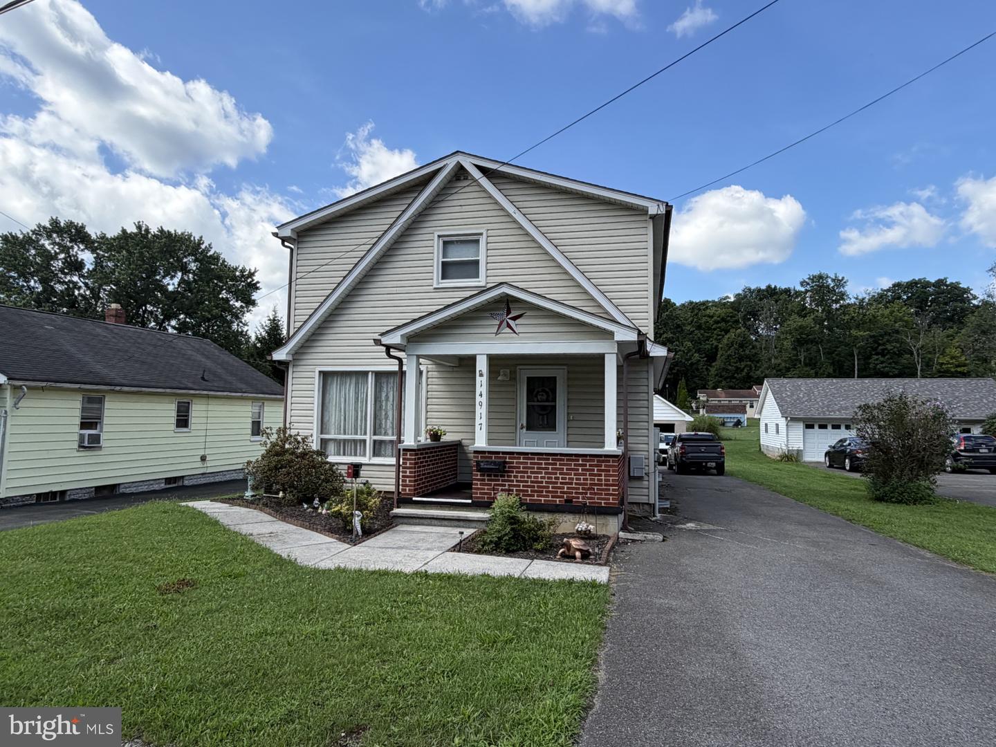 14917 Lone Oak Rd Property Photo 1