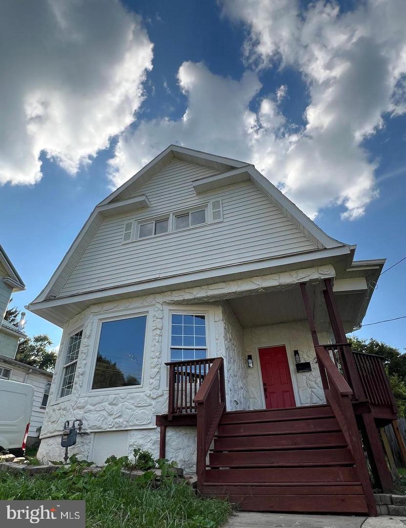225 Vine St Property Photo 1