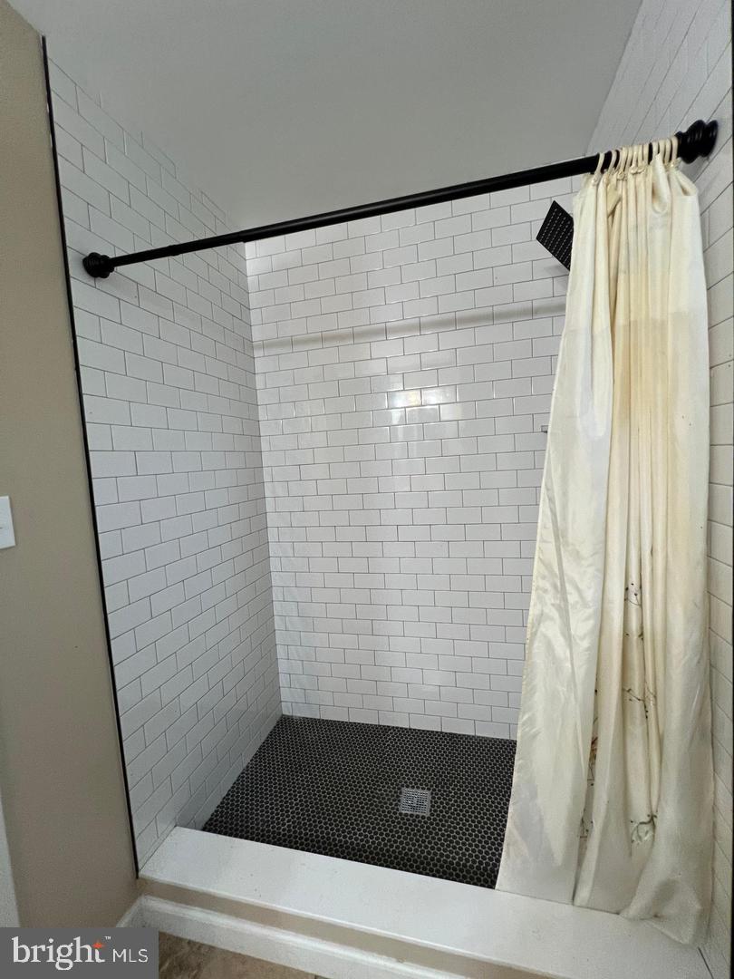 225 Vine St Property Photo 34