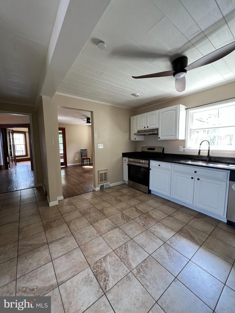 225 Vine St Property Photo 43