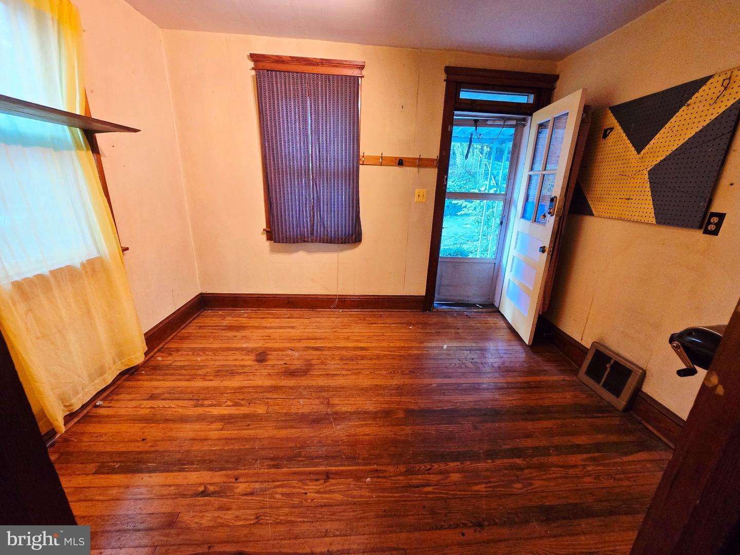 523 Princeton St Property Photo 7