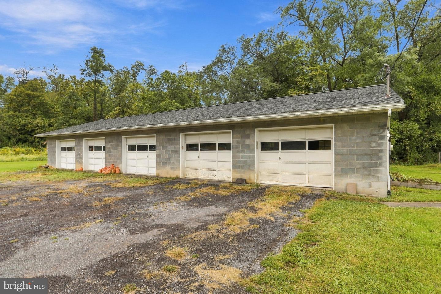 22607 Gilpin Rd Ne Property Photo 3