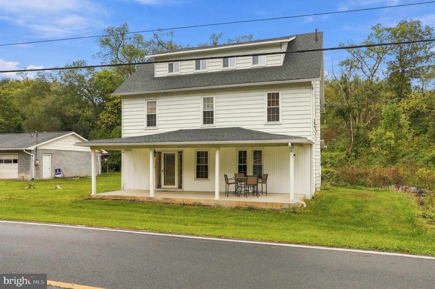 22607 Gilpin Rd Ne Property Photo 4