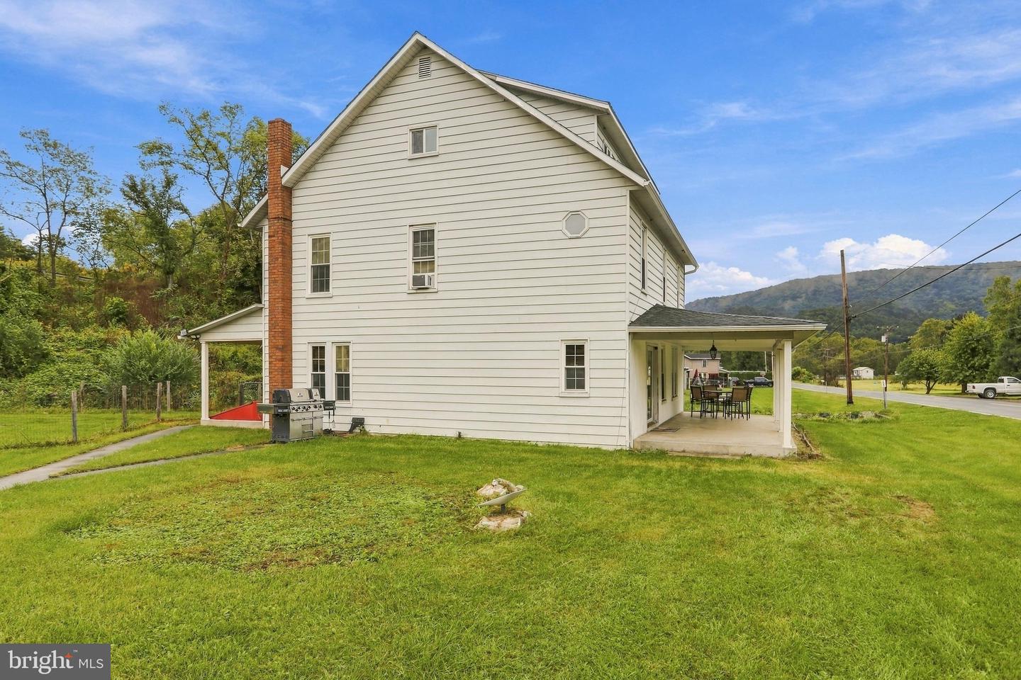 22607 Gilpin Rd Ne Property Photo 5