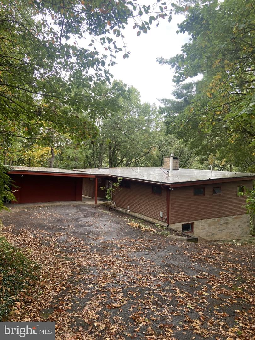 10 CHEROKEE DR Property Photo 1
