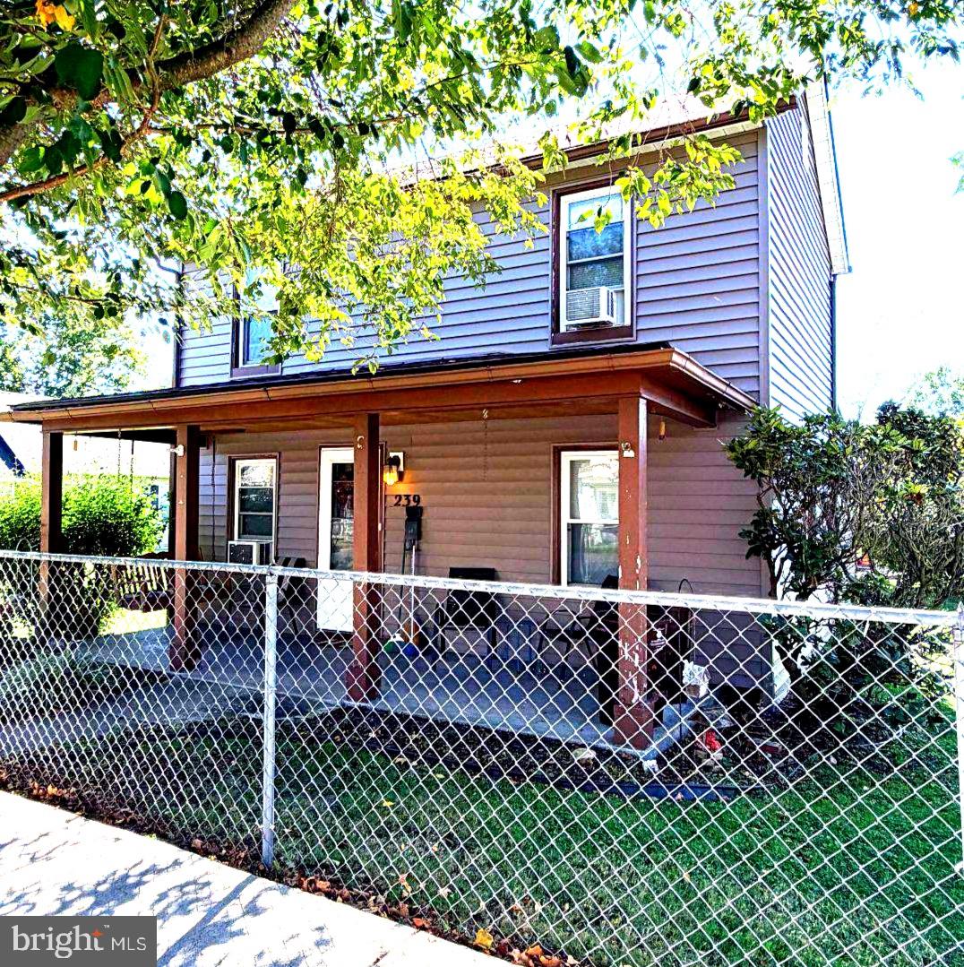 239 Humbird St Property Photo 1
