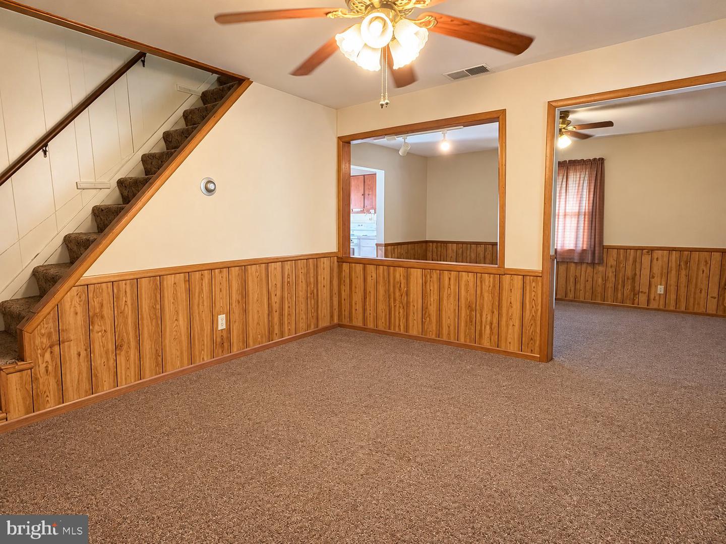 239 Humbird St Property Photo 2