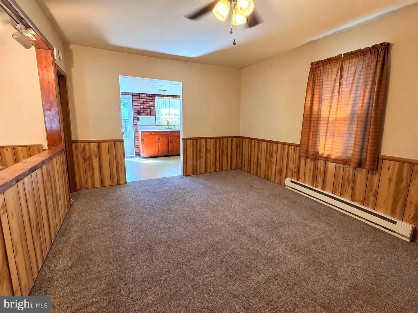 239 Humbird St Property Photo 3