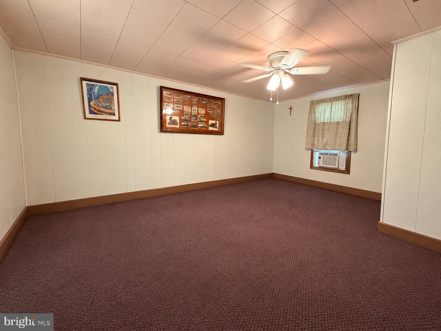239 Humbird St Property Photo 4