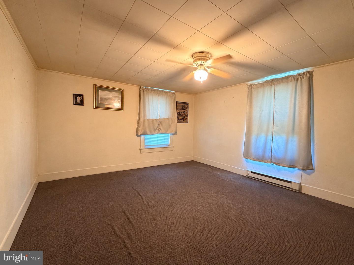 239 Humbird St Property Photo 5