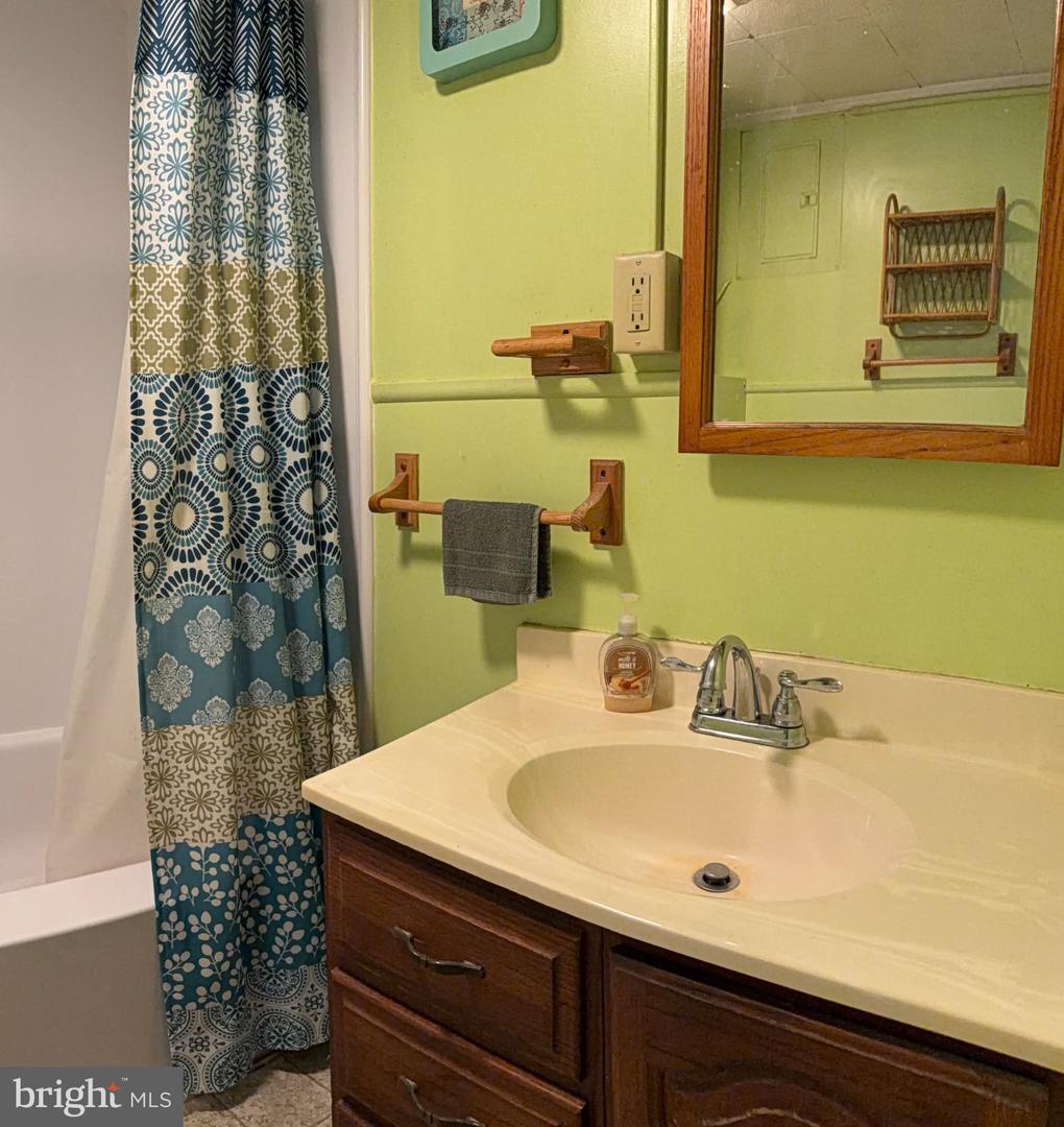 239 Humbird St Property Photo 7