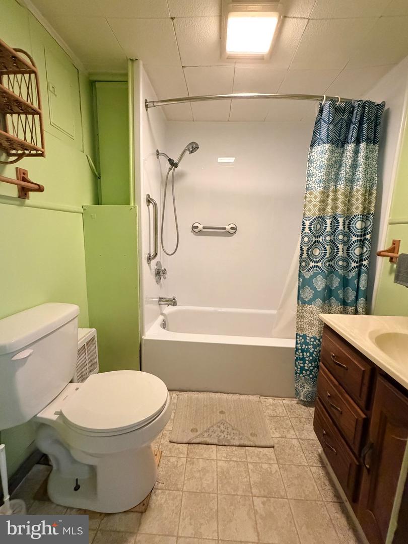 239 Humbird St Property Photo 8