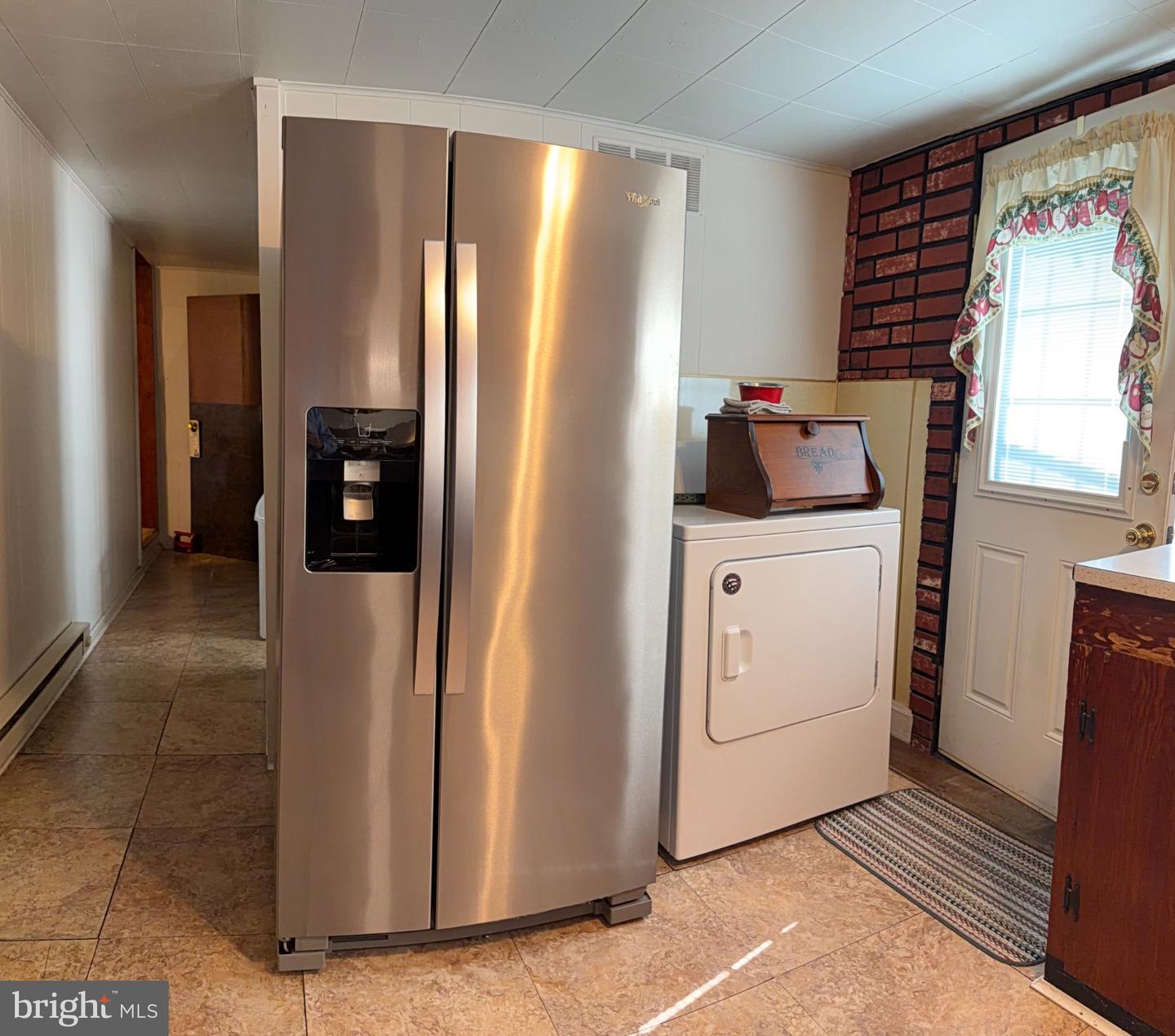 239 Humbird St Property Photo 10