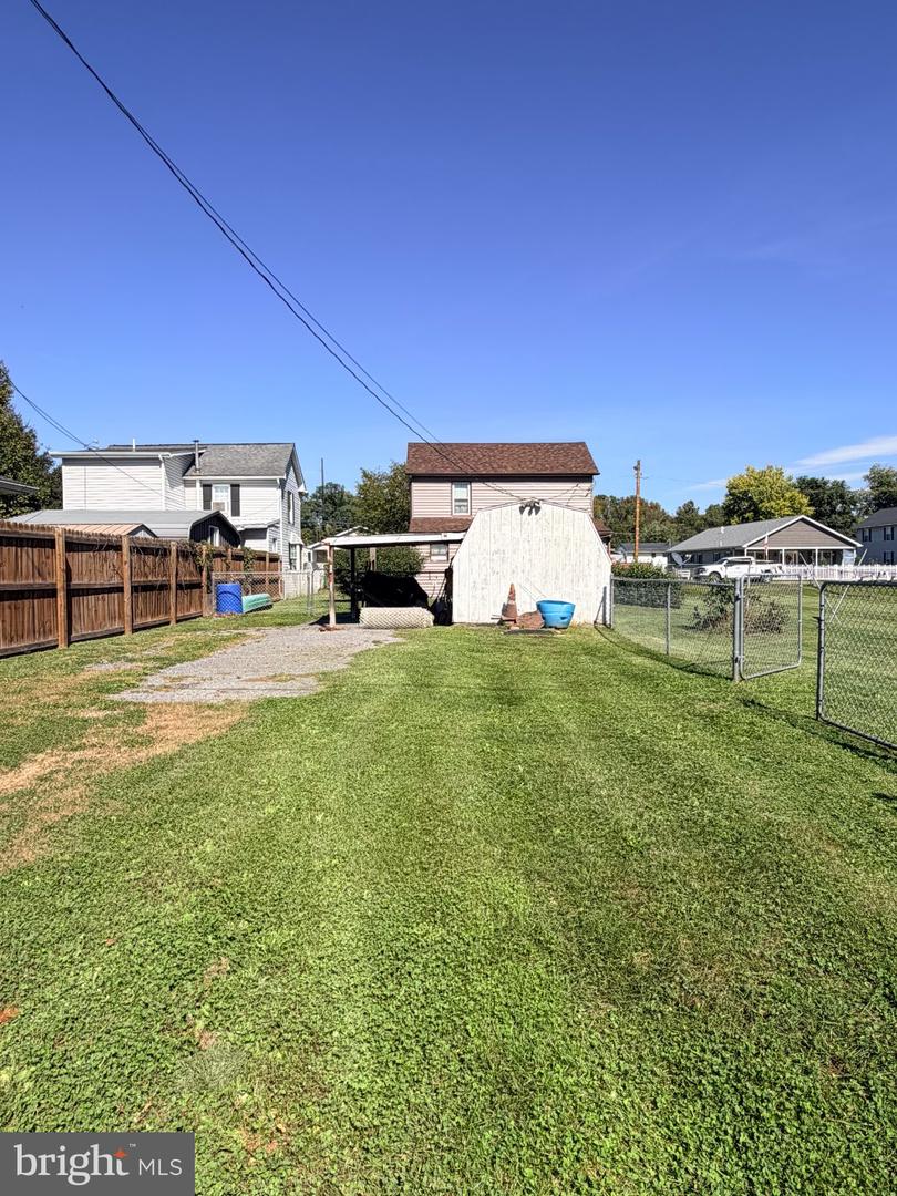 239 Humbird St Property Photo 14