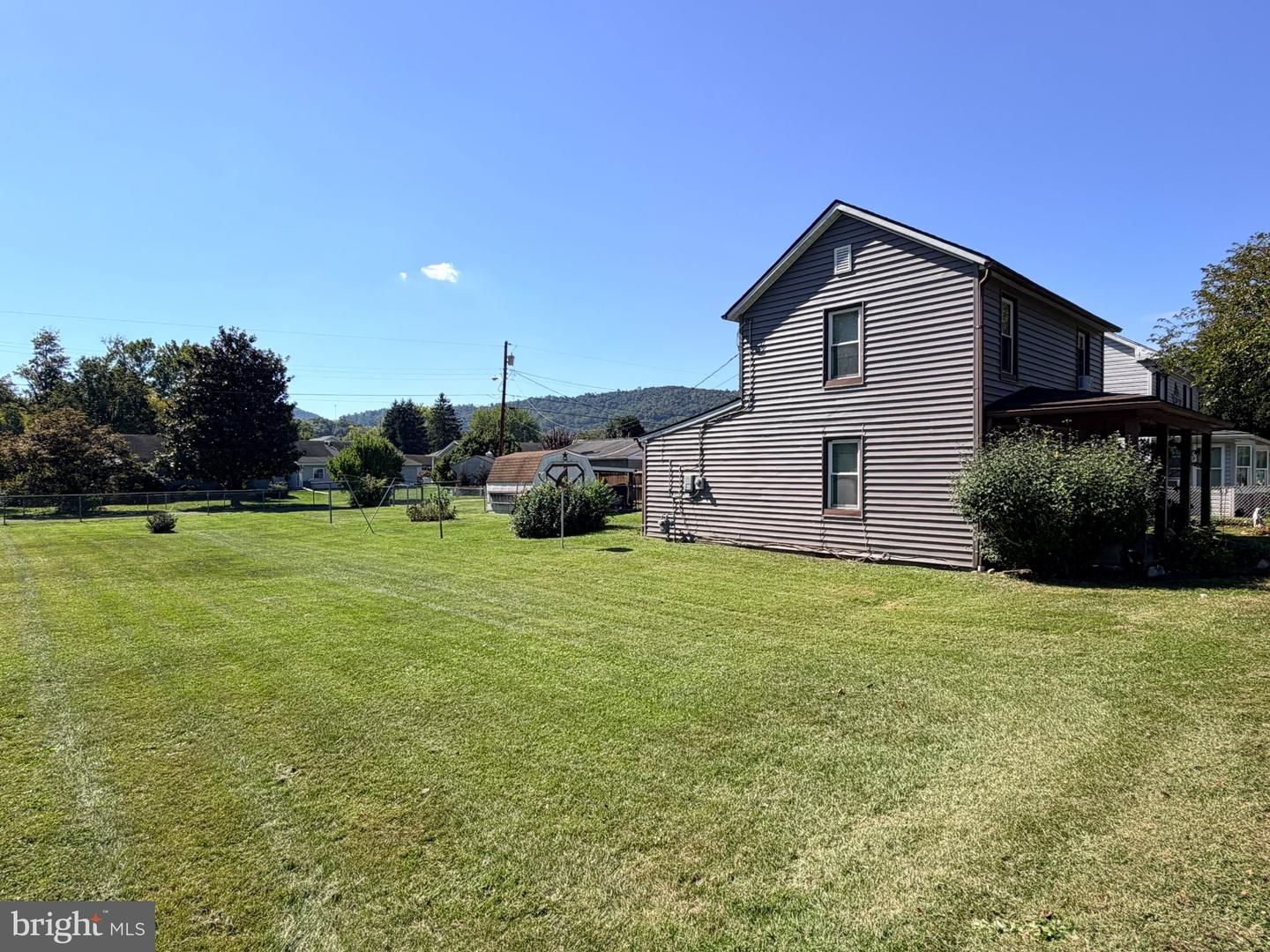 239 Humbird St Property Photo 17