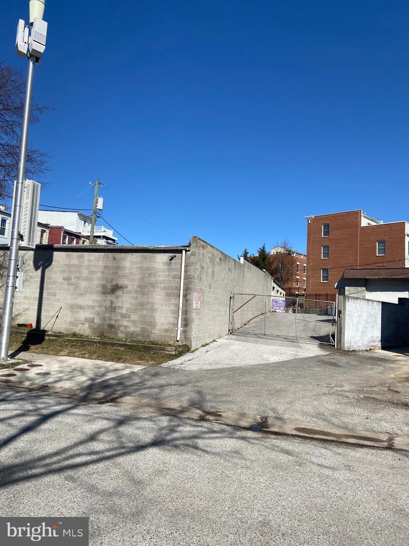 700 E Heath St Property Photo 2
