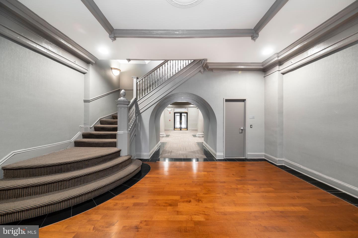 1123 N Eutaw St #2br Property Photo 13