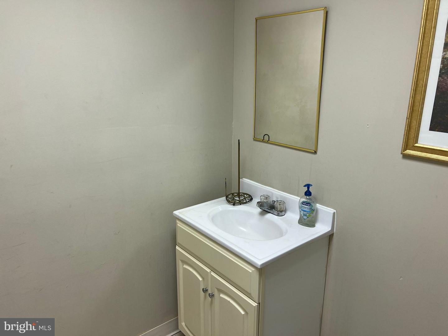 2 W 21st St #a5b Property Photo 18