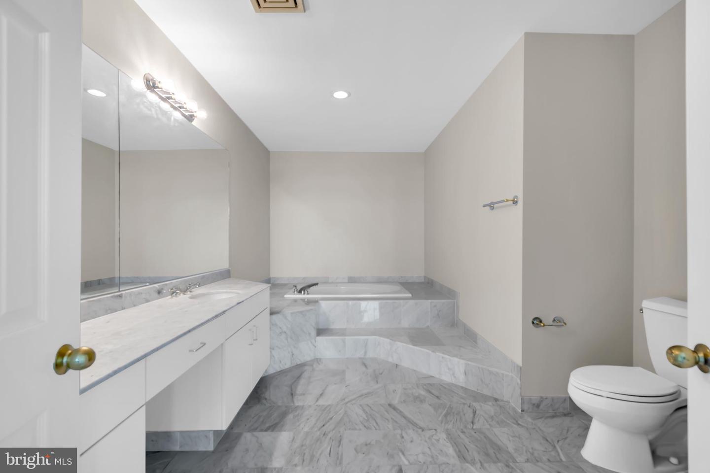 100 Harborview Dr #1709 Property Photo 11