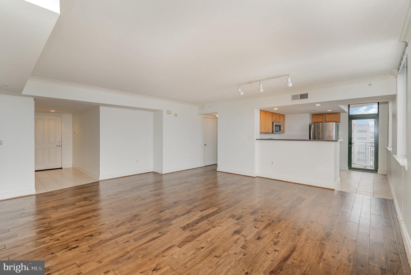 414 Water St #1512 Property Photo 6