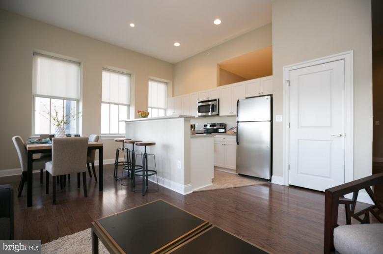 301 N Charles St #1br Property Photo 44