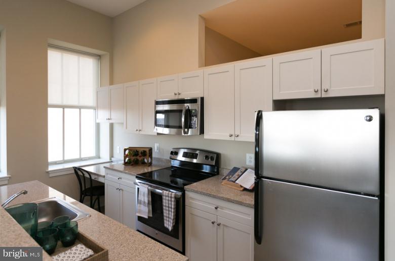 301 N Charles St #1br Property Photo 45