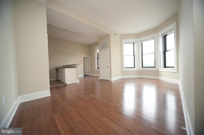 1304 Saint Paul Street #1br Property Photo 18