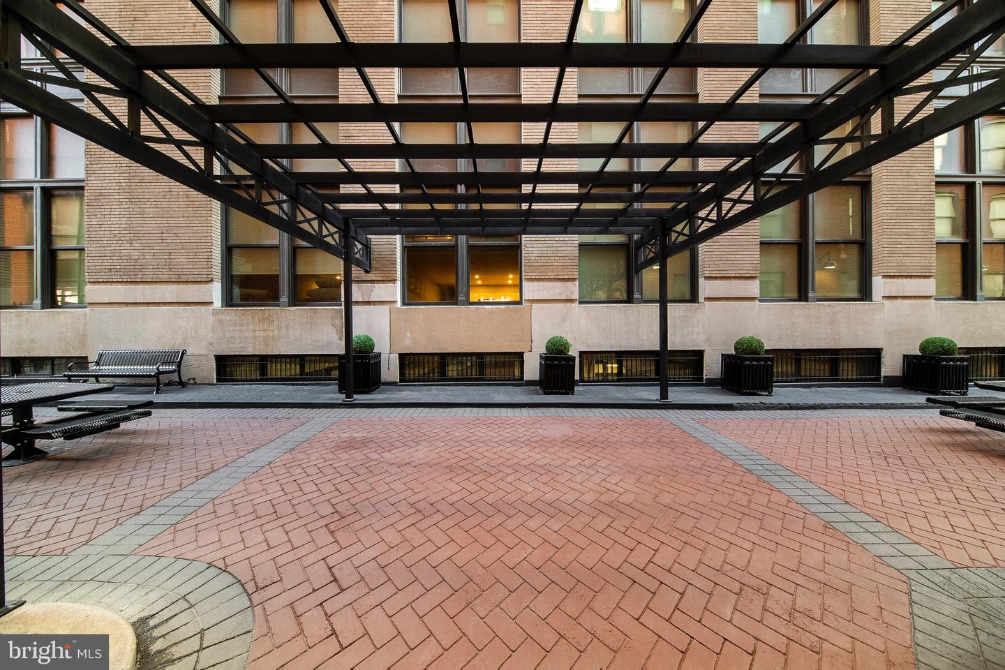 26 S Calvert St #studio Property Photo 9