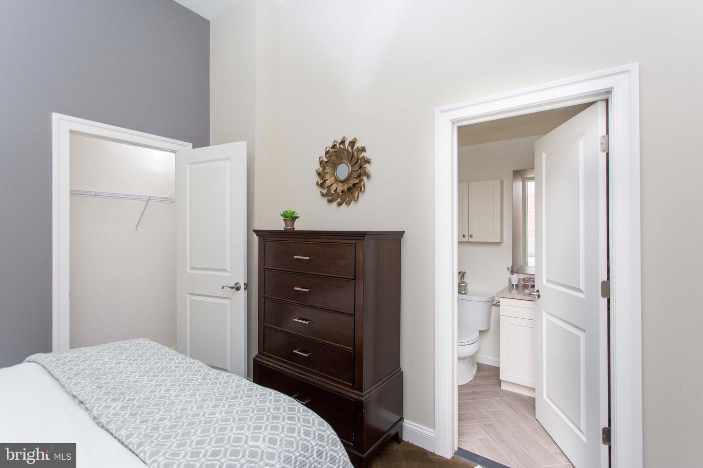 26 S Calvert St #studio Property Photo 82