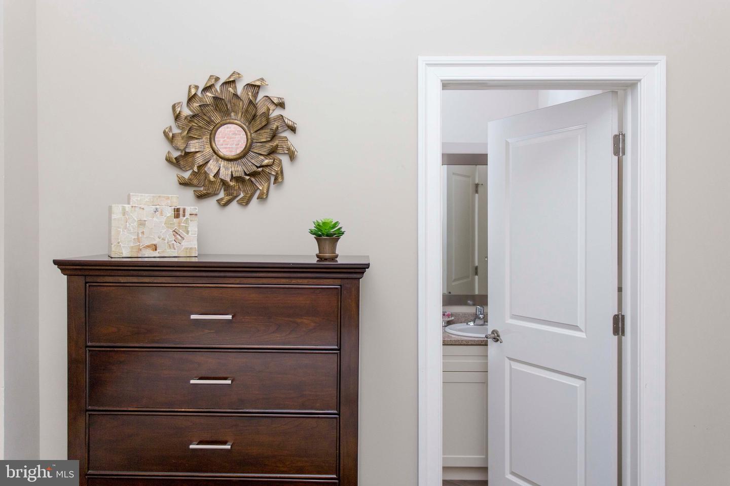 26 S Calvert St #studio Property Photo 83
