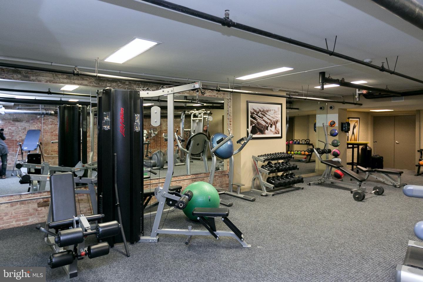 519 W Pratt St #1br Property Photo 17