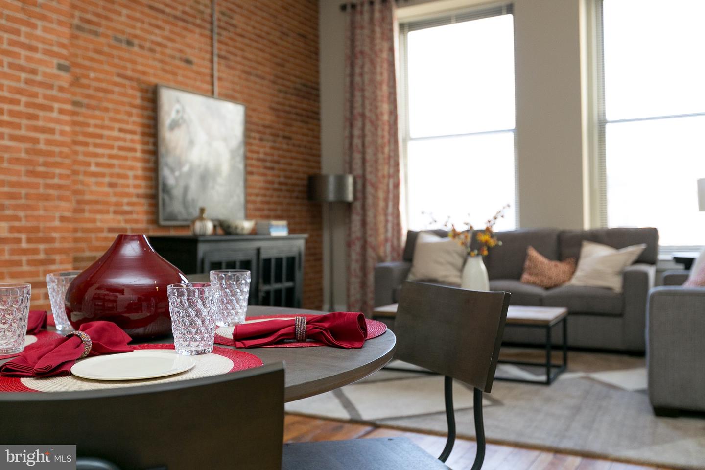 519 W Pratt St #1br Property Photo 36