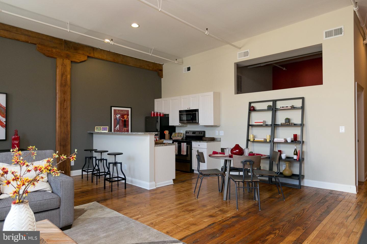 519 W Pratt St #1br Property Photo 38