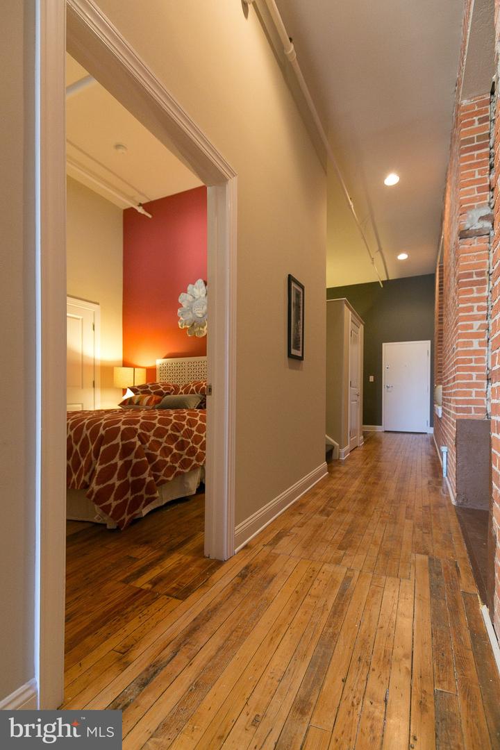 519 W Pratt St #1br Property Photo 41