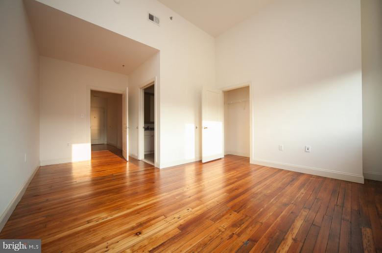 1 S Eutaw St #1br Property Photo 6